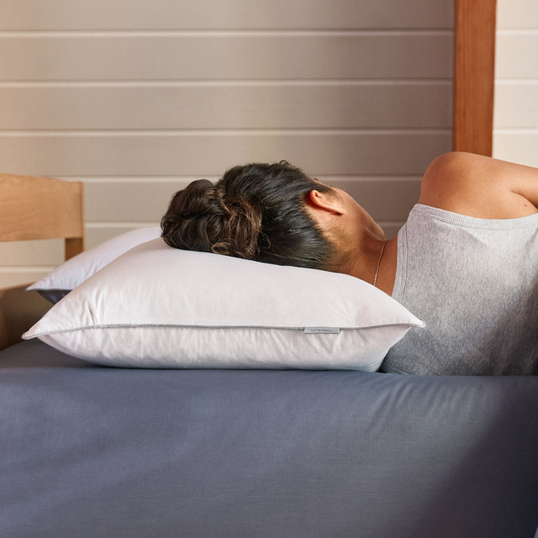 Aquaplush Combed Polyester Pillow/ Pillows/ Down-etc – Down Etc